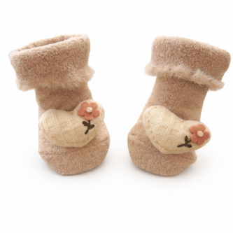 Βρεφικά καλτσάκια με αντιολισθητική βάση Vrefika-fluffy-kaltsakia-me antiolisthitiki vasi-socks_beige_heart 8800